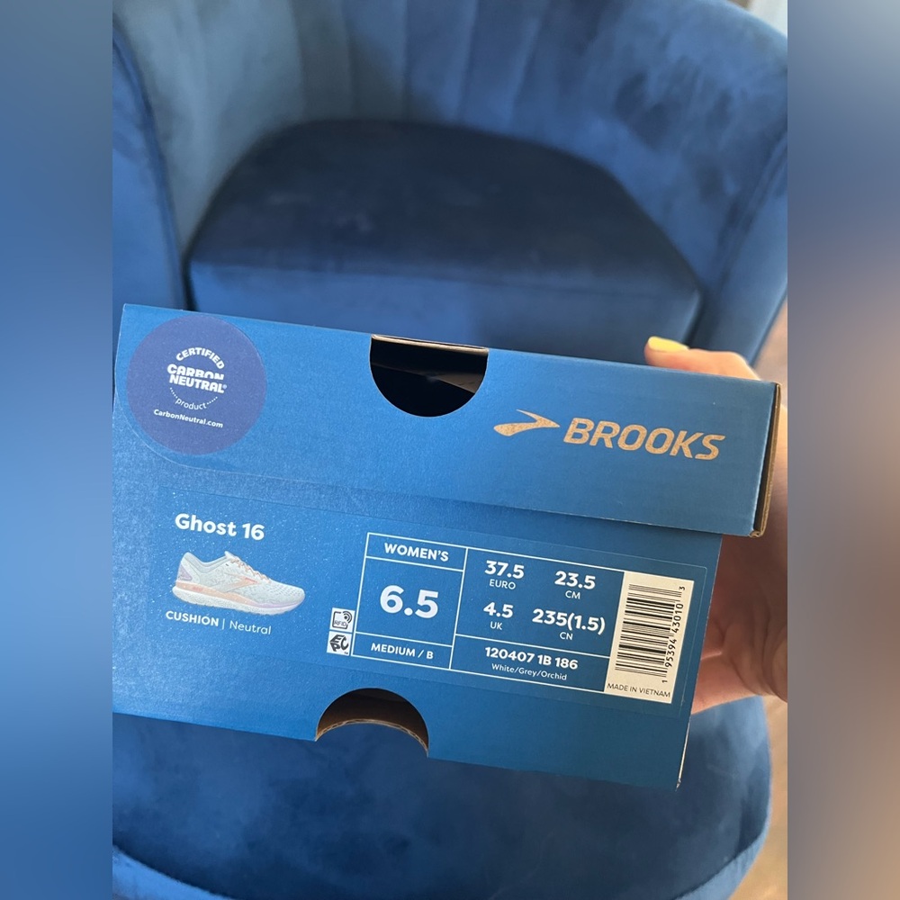 BROOKS GHOST